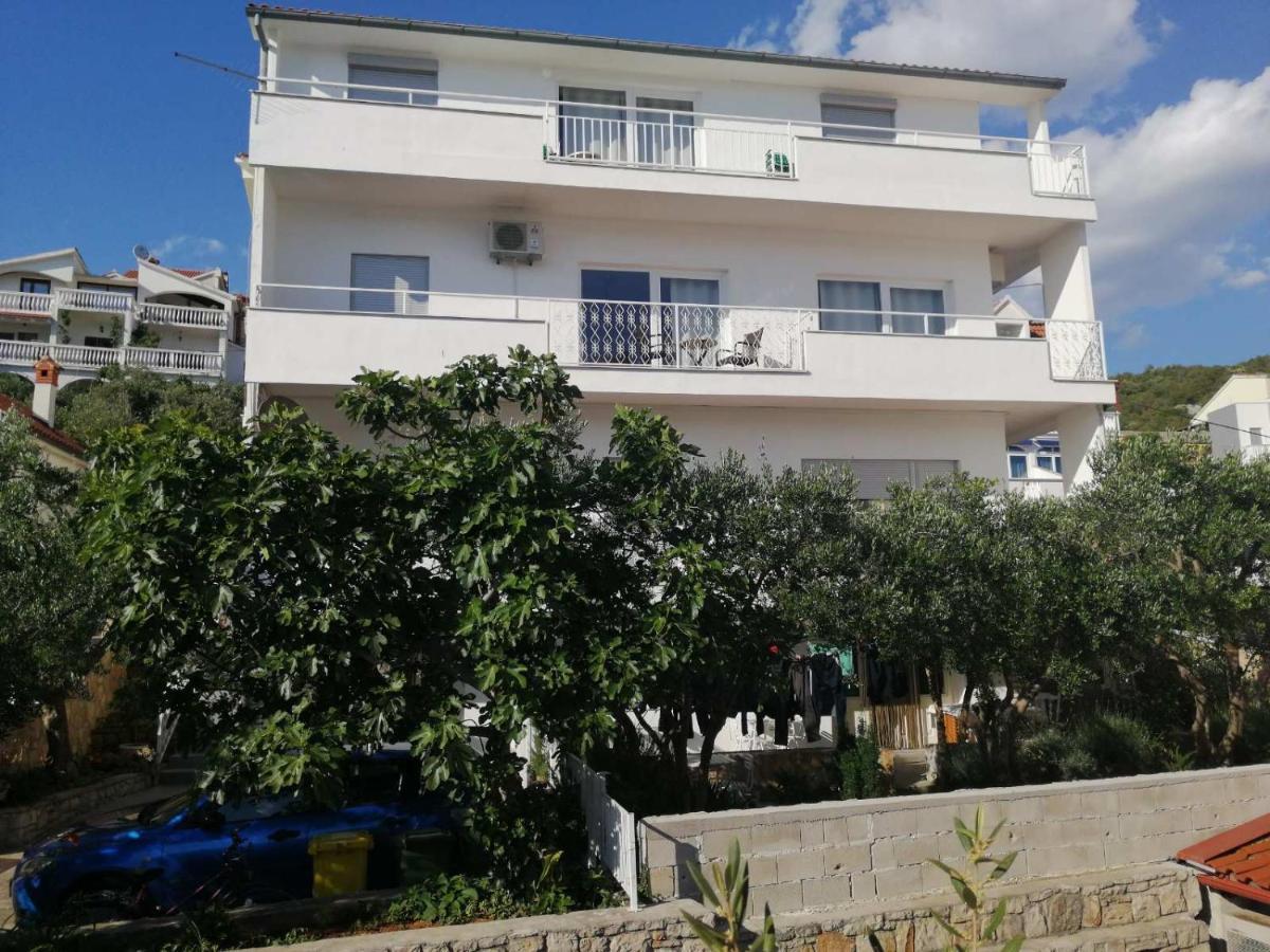 Guesthouse Mila Tisno Bagian luar foto
