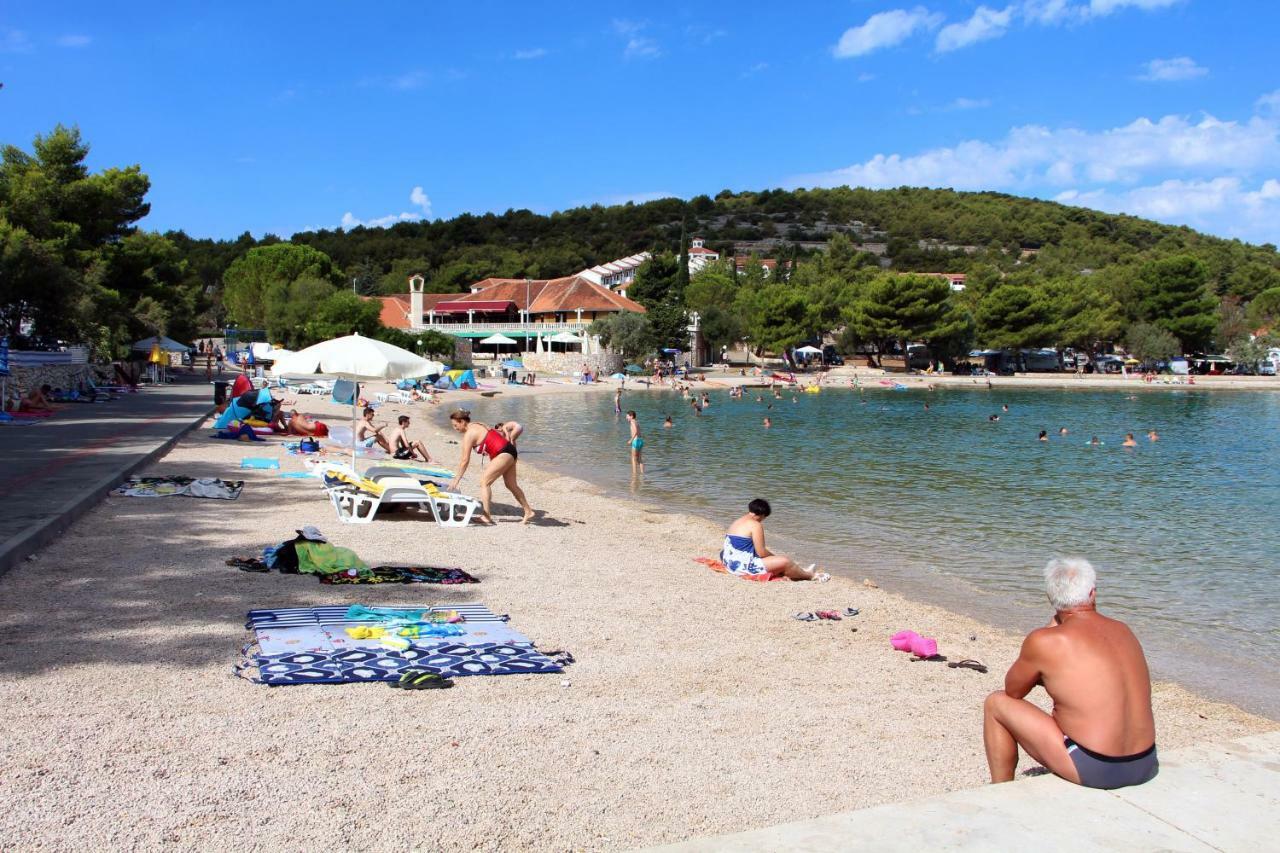 Guesthouse Mila Tisno Bagian luar foto