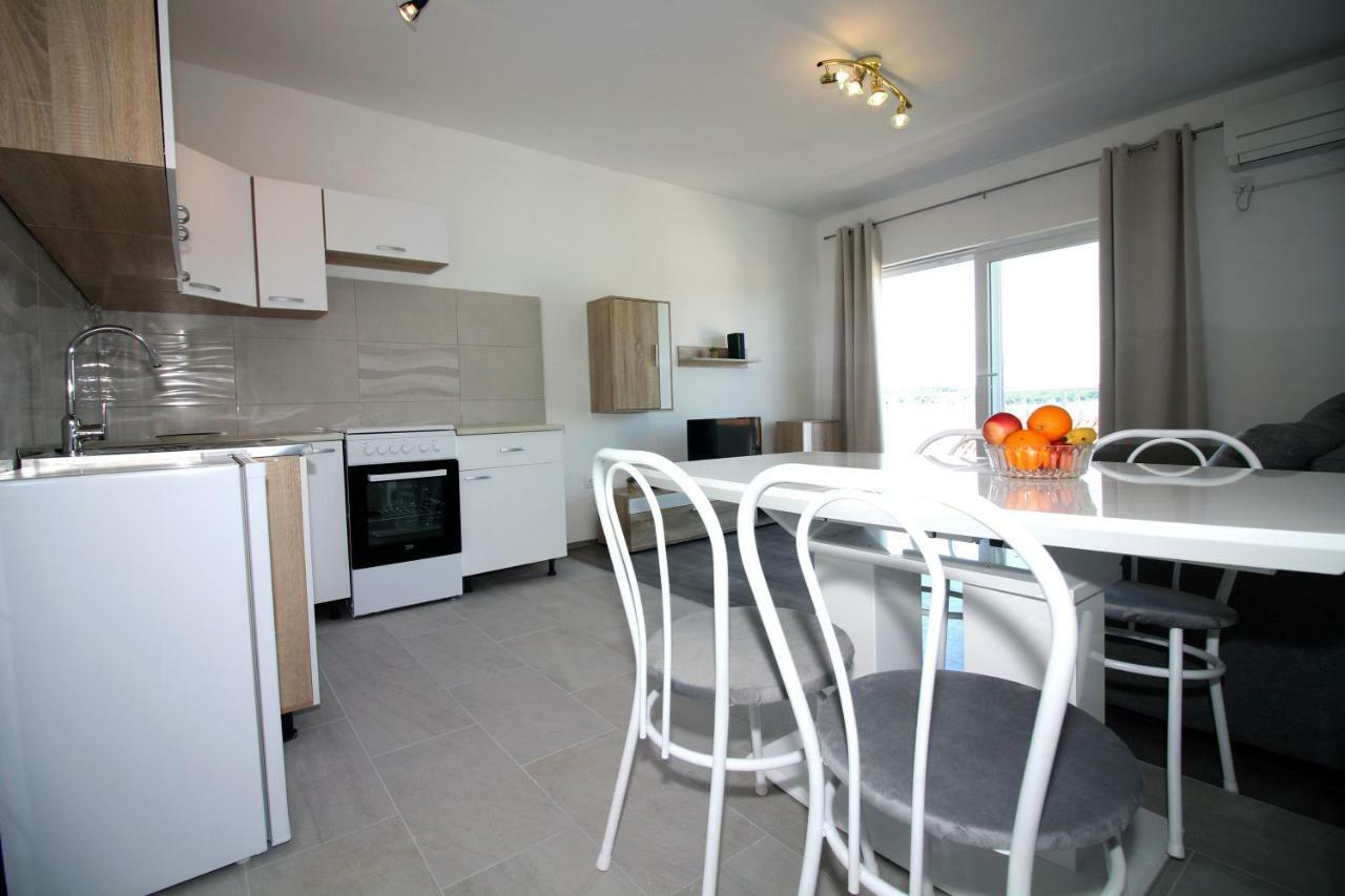 Guesthouse Mila Tisno Bagian luar foto